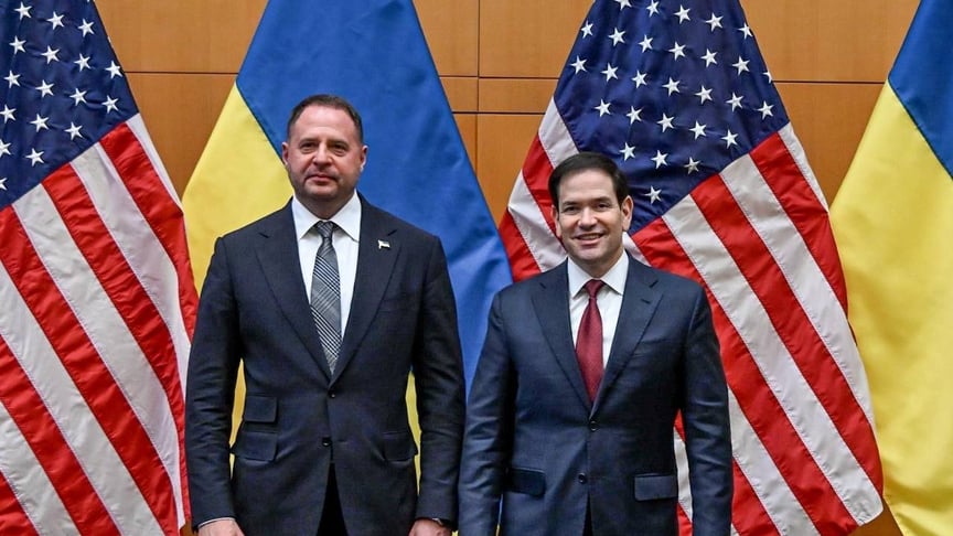 Голова Офісу президента Андрій Єрмак та держсекретар США Марко Рубіо, 23 листопада 2025 року