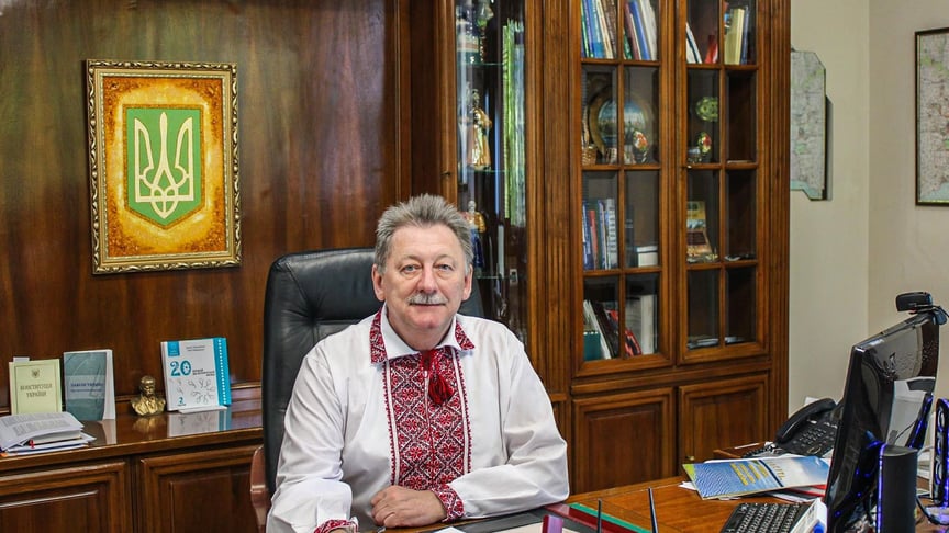 Посол Украины в Беларуси Игорь Кизим на рабочем месте