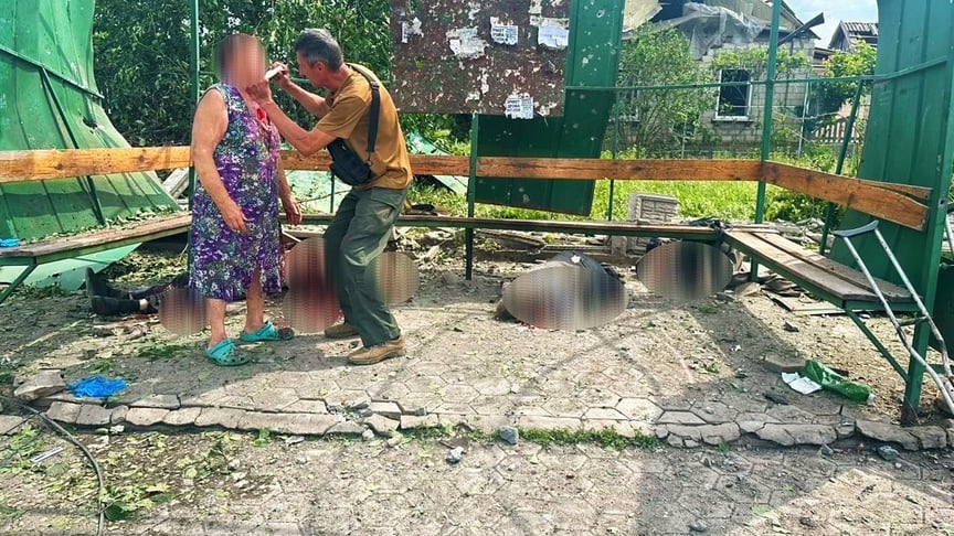 росіяни вдарили КАБами поблизу зупинки громадського транспорту на Запоріжжі