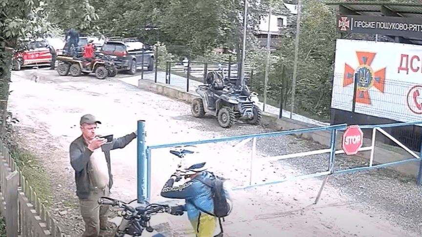 Група туристів на мотоциклах намагалася виїхати на вершину гори Петрос