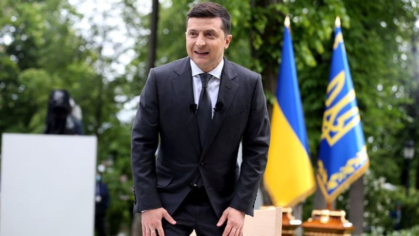 Президент України Володимир Зеленський під час пресконференції у Маріїнському парку в Києві, 20 травня 2020 року