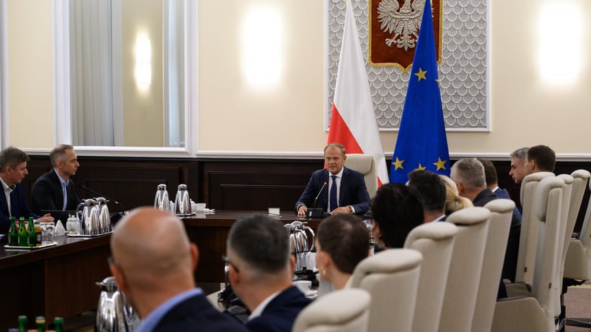 Прем’єр-міністр Польщі Дональд Туск проводить екстрене засідання уряду після збиття російських дронів над територією Польщі Прем’єр-міністр Польщі Дональд Туск проводить екстрене засідання уряду після збиття російських дронів над територією Польщі
