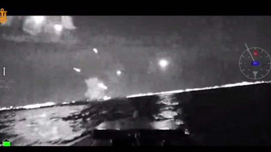 Українські моряки уразили катери рф, які охороняли Керченський міст (ВІДЕО)