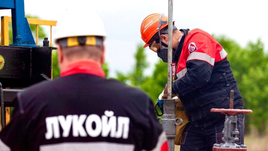 Ілюстративне фото. Працівники російської компанії «Лукойл»
