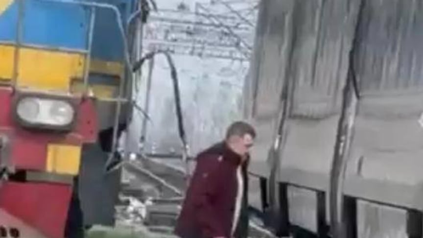 Зіткнення тепловоза з поїздом «Інтерсіті+» 18 квітня 2026 року