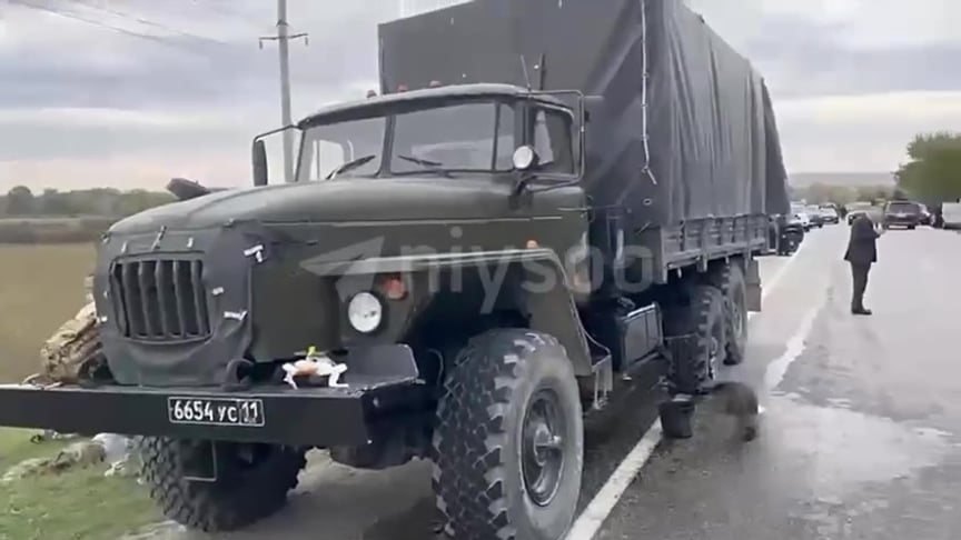Военный грузовик, обстрелянный в Чечне 24 октября