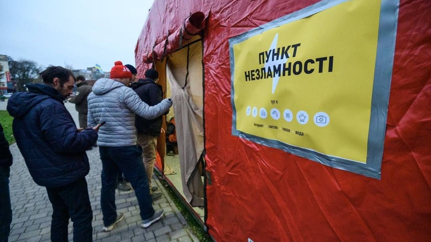 У Херсоні запрацювали пункти обігріву з інтернетом та зв'язком