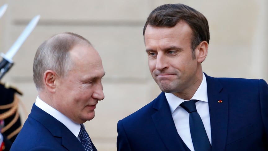 Ілюстративне фото. Президент Франції Еммануель Макрон вітає главу росії володимира путіна у Єлисейському палаці, Париж, 9 грудня 2019 року