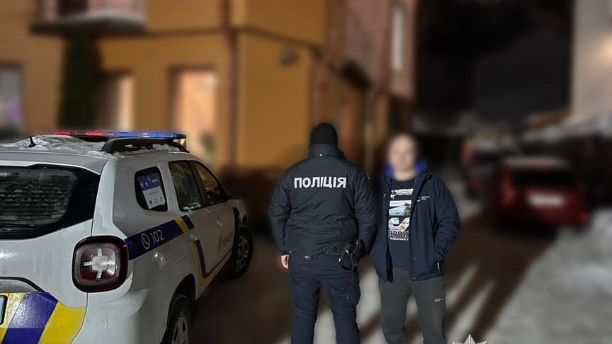 Поліція і чоловік, що запустив салют