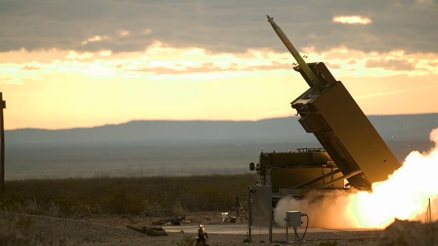 Ілюстративне фото. Запуск ракети GMLRS із реактивної системи залпового вогню М270 MLRS