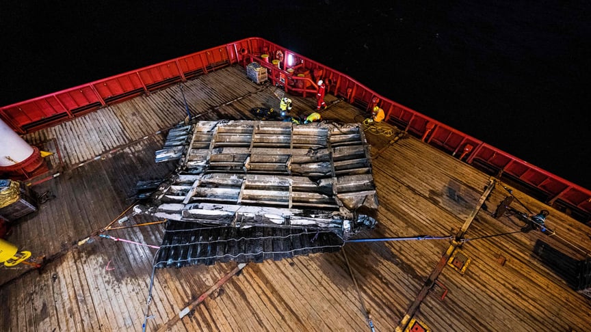 Уламки пасажирського порома Estonia, які дістали з моря під час розслідування у 2023 році Уламки пасажирського порома Estonia, які дістали з моря під час розслідування у 2023 році