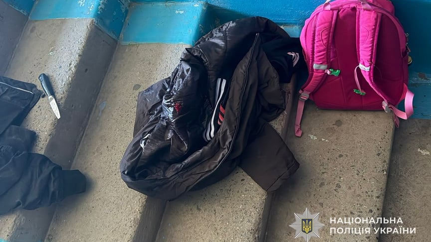 Під’їзд будинку, де спалахнула сварка між школярками