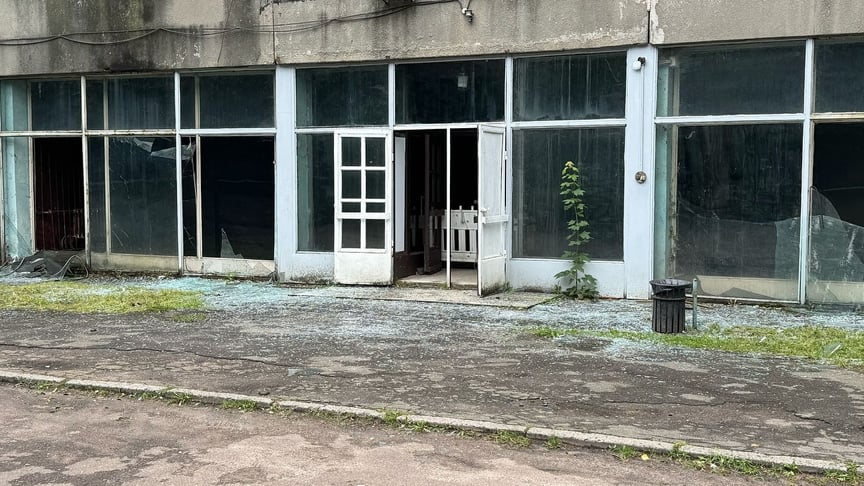 Наслідки ракетного обстрілу кіностудії Довженка