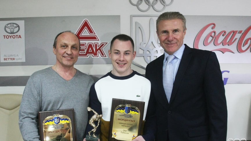 В'ячеслав Лаврухін (ліворуч) та його вихованець Ігор Радівілов (у центрі)