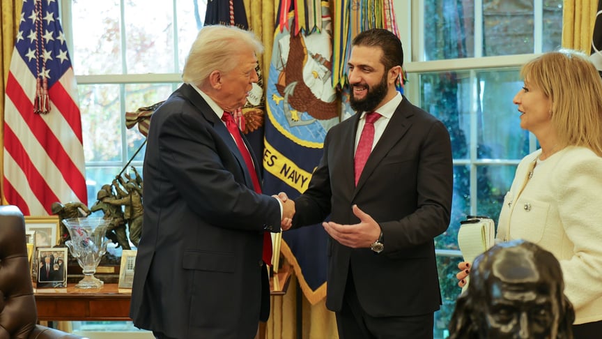 Президент США Дональд Трамп вітав свого сирійського колегу Ахмеда аль-Шараа у Білому домі Президент США Дональд Трамп вітав свого сирійського колегу Ахмеда аль-Шараа у Білому домі