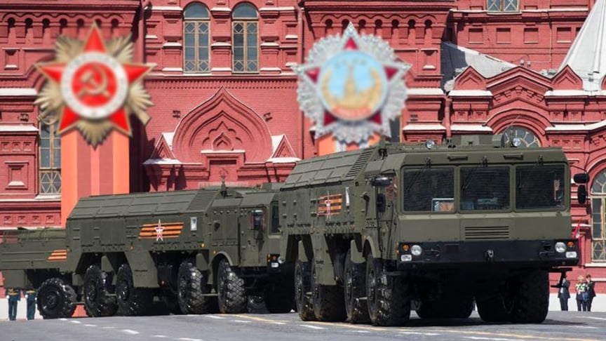 Ракетные установки «Искандер» на Красной площади в Москве во время военного парада 9 мая 2015 года