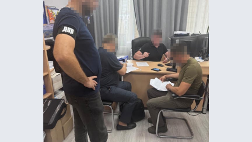 Підозрюваний ексочільник логістики Командування Повітряних сил отримує підозру Підозрюваний ексочільник логістики Командування Повітряних сил отримує підозру