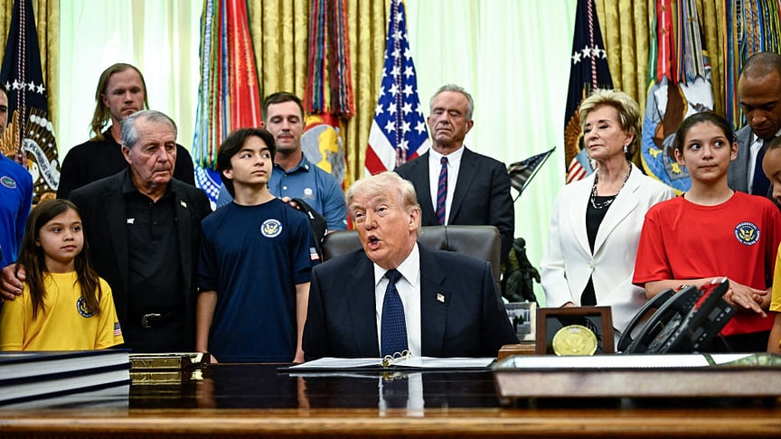Президент США Дональд Трамп на зустрічі в Овальному кабінеті, 5 травня