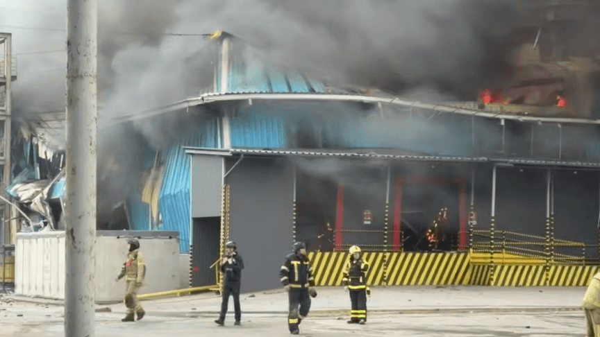 У Дніпрі унаслідок атаки рф ущент згоріло відділення «Нової пошти»