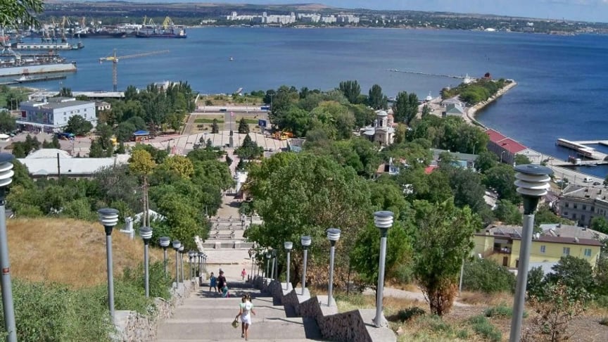 Explosions in Crimea, Ukraine's progress in the south, military aid from Estonia: last night's highlights