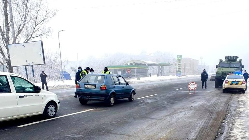 На Прикарпатье установили 16 блокпостов из-за вспышки COVID-19