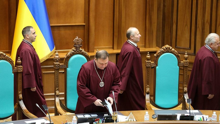Конституційний суд України визнав неконституційною статтю Кримінального кодексу про незаконне збагачення (на фото — судді КСУ під час засідання, Київ, 24 вересня 2018 року)
