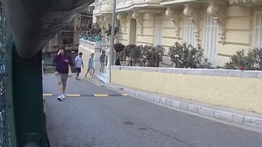 Скриншот з відео, на якому видно Вадима Єрмолаєва, іншу жінку поруч з ним і його сина