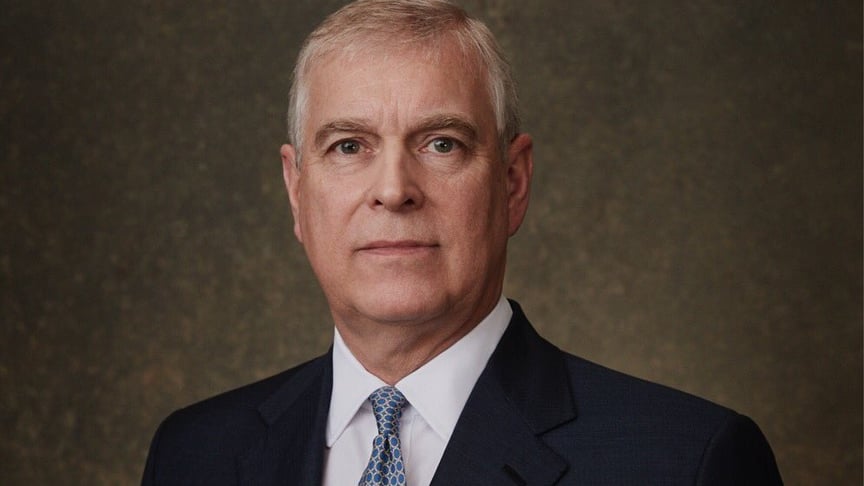 Ендрю Маунтбеттен-Віндзор (до позбавлення титулів — принц Ендрю, герцог Йоркський) Ендрю Маунтбеттен-Віндзор (до позбавлення титулів — принц Ендрю, герцог Йоркський)