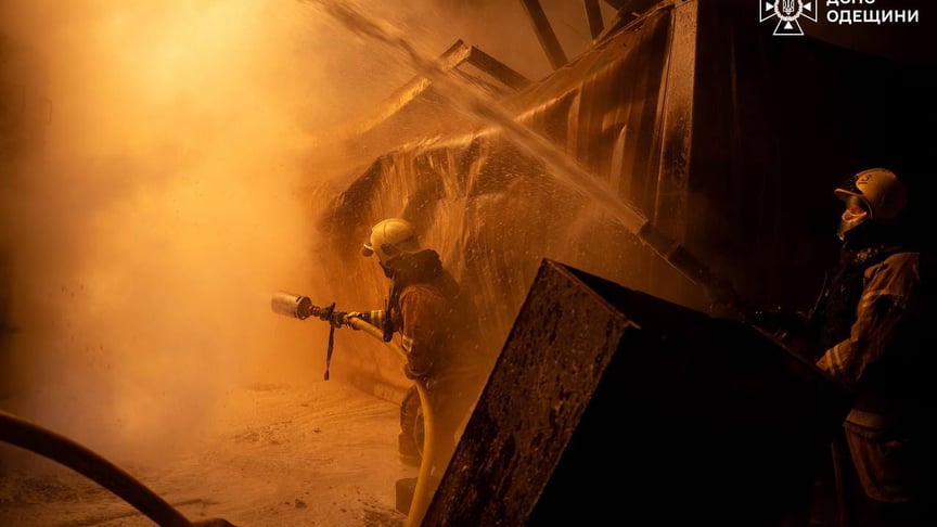 Рятувальники гасять пожежу на Одещині, 1 січня 2025 року