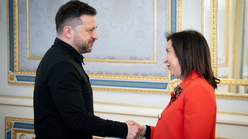 Президент Володимир Зеленський з міністеркою оборони Іспанії Маргаритою Роблес