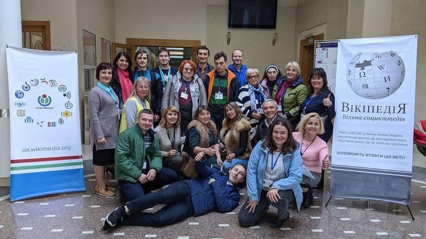 Учасники Вікіконференції — щорічного зібрання, присвяченого Вікіпедії та її проєктам