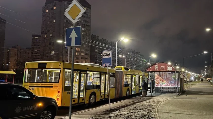 Автобус, у якому було скоєно напад на підлітка