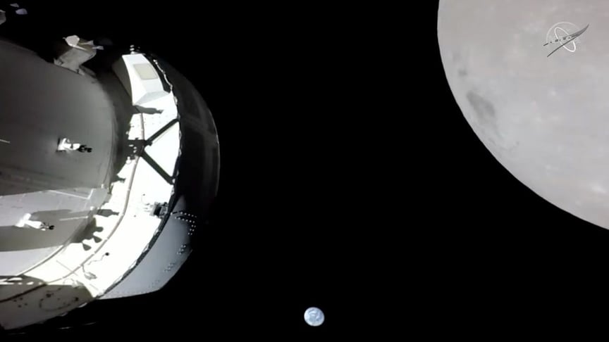 Космічний корабель Orion пролетів повз Місяць
