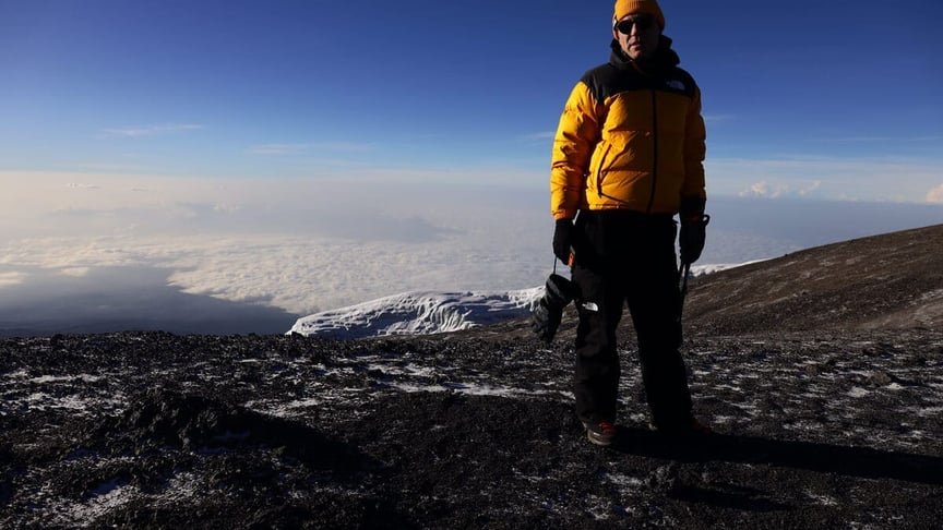 Роман Маслов на найвищій точці Кіліманджаро