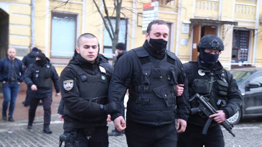 Задержание мужчины после стрельбы возле пункта обмена валют, Киев, 2 февраля 2022 года
