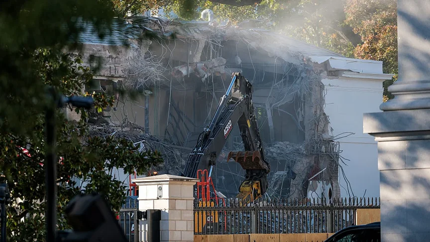 Будівельні роботи у східному крилі Білого дому, де планують спорудити бальну залу, 21 жовтня 2025 року