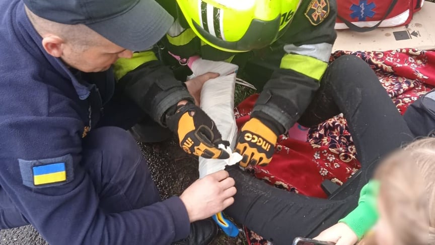 У селі Черче Івано-Франківської області сталась аварія, постраждали двоє дорослих та діти