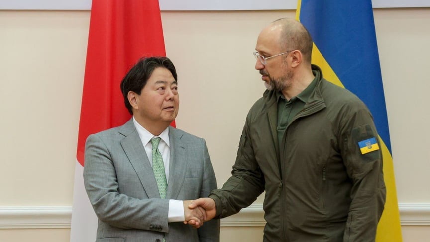 Міністр закордонних справ Японії Йошімаса Хаяші (ліворуч) на зустрічі з прем'єр-міністром України Денисом Шмигалем, Київ, 9 вересня 2023 року