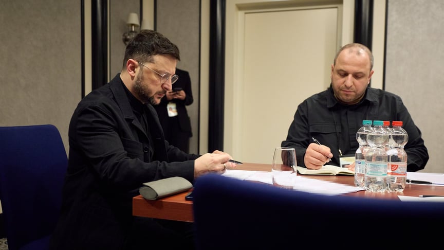 Ілюстративне фото. Президент України Володимир Зеленський та секретар РНБО Рустем Умєров під час переговорів у Берліні