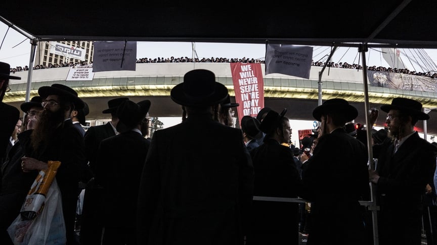 Ультраортодоксальні євреї (харедими) зібралися на протест проти обов’язкової військової служби в Західному Єрусалимі, 30 жовтня 2025 року