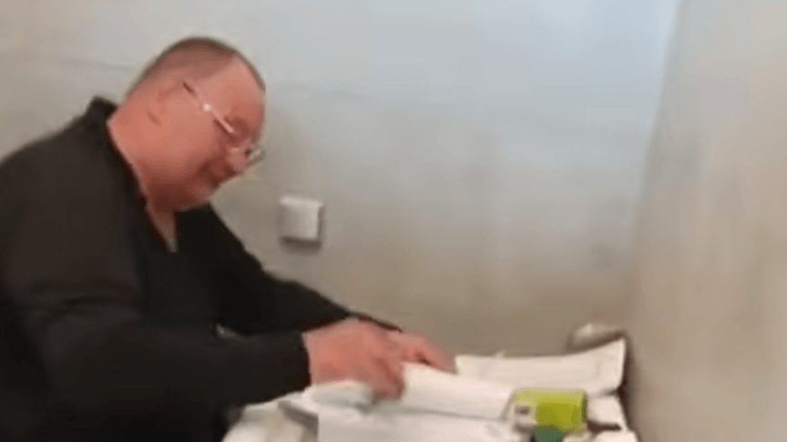 Відео з працівником «Ощадбанку», яке угорські служби показали як новий «доказ» у справі затримання Відео з працівником «Ощадбанку», яке угорські служби показали як новий «доказ» у справі затримання