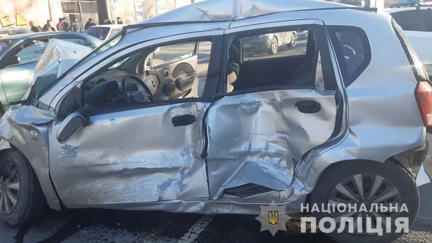 На Одещині рейсовий автобус зіштовхнувся з чотирма машинами