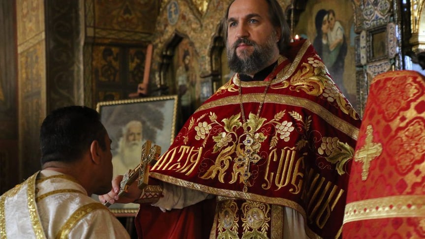 Настоятель Подвір’я Московського патріархату в Софії Вассіан (Змеєв) під час Літургії на свято Усікновення голови Івана Хрестителя за старим стилем, 11 вересня 2023 року