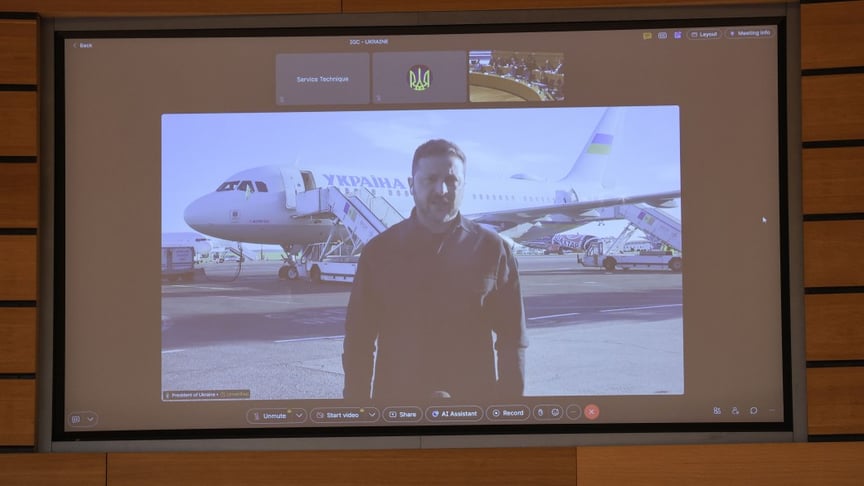 Президент України Володимир Зеленський під час звернення до Міжурядової конференції Європейського Союзу