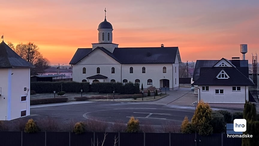 Вид на вертолітний майданчик на території Зимненського монастиря