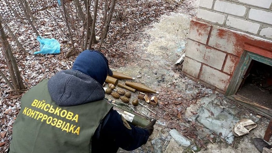 Обнаруженный в Попасной схрон с боеприпасами
