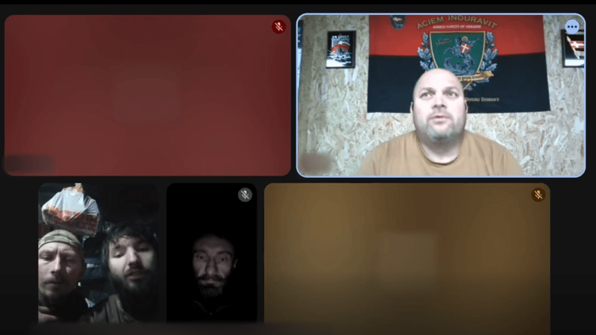 Командир 14 окремої механізованої бригади Тарас Максімов під час дзвінка з бійцями