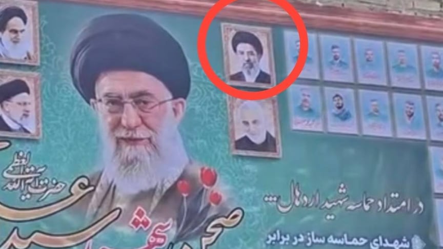 Фото Моджтаби Хаменеї на муралі загиблих «мучеників»