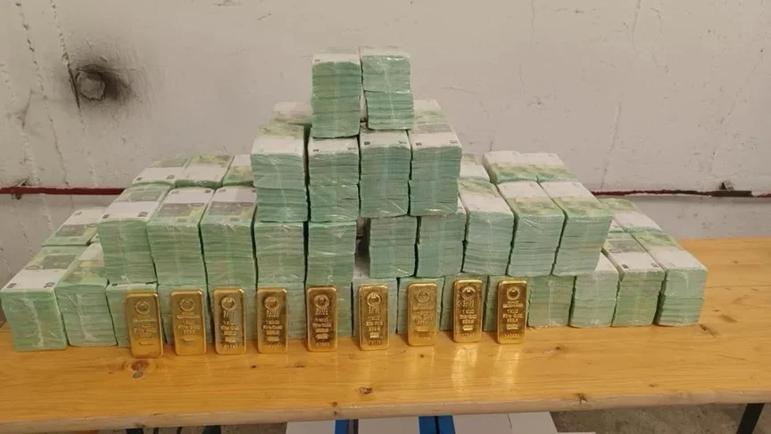 Гроші «Ощадбанку», які конфіскували угорські спецслужби