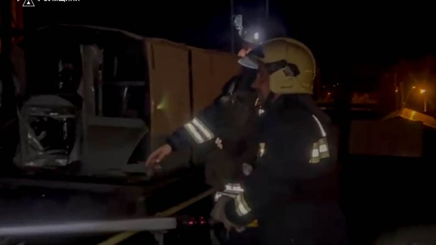 Рятувальники ліквідовують наслідки російської атаки на Суми